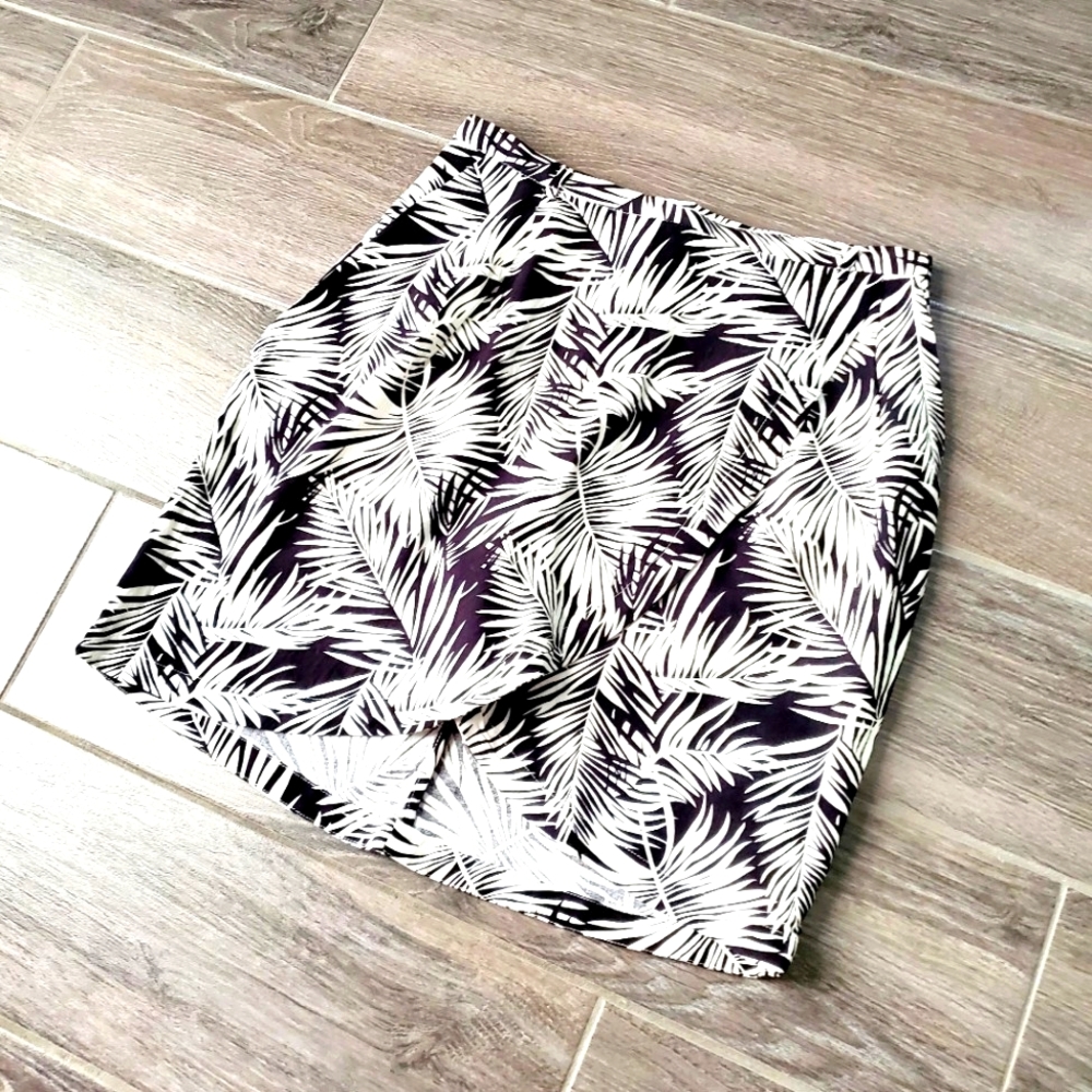 H&M Black & White Floral Faux Wrap Skirt w/ Pockets